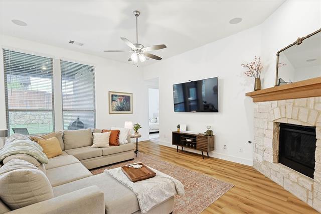 Building Photo - 1201 Superbloom Ave