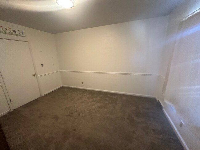 Building Photo - 235 N 400 E
