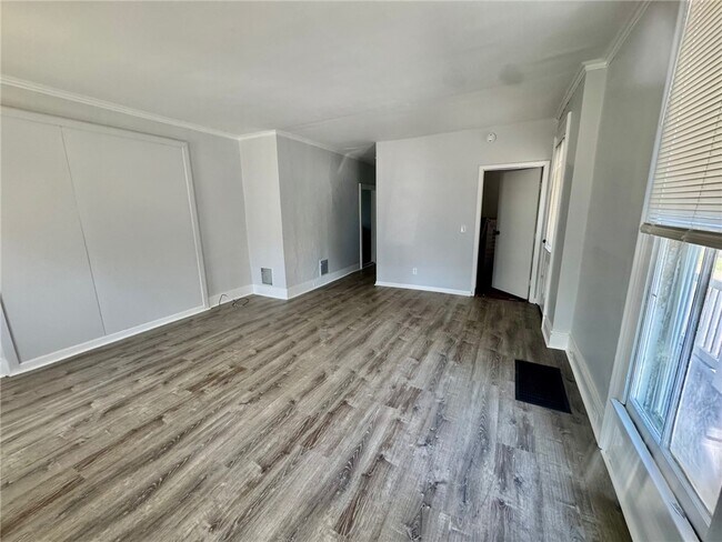 Building Photo - 113 W Main St