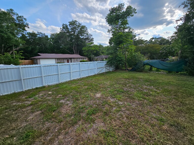 Building Photo - 1704 NW 39th Terrace