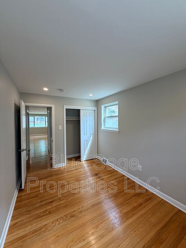 Building Photo - 4424 Bloomfield Ave