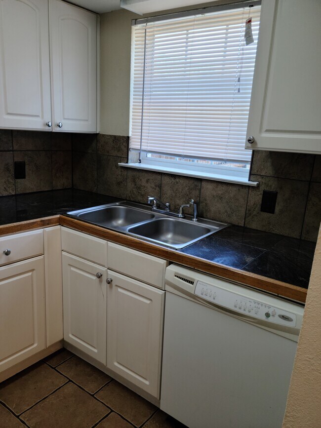 Building Photo - 4101 Flory St