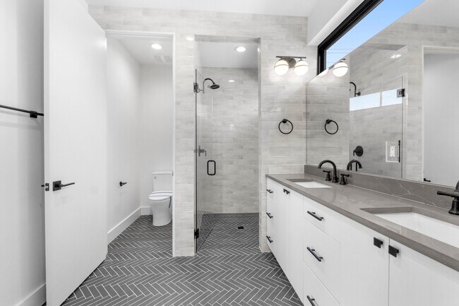 Building Photo - 2101 Thrasher Ln