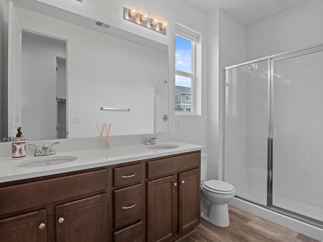 Building Photo - Modern Home With Great Amenities Available...