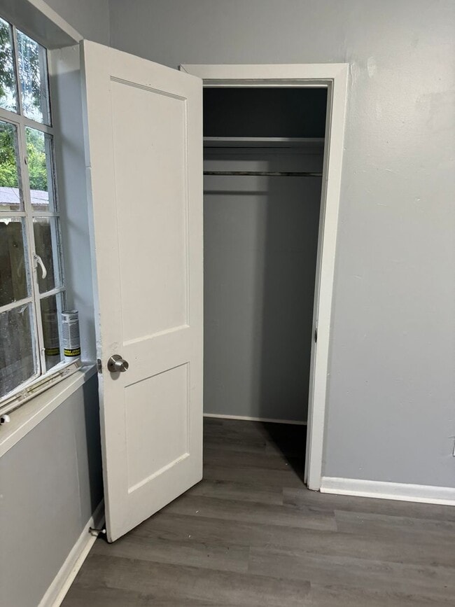 Building Photo - 2418 Alma St