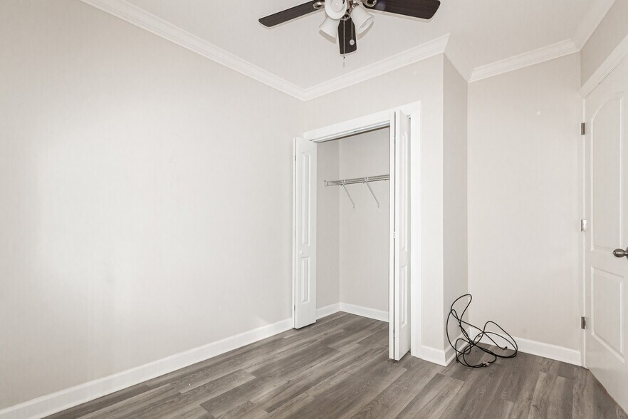 Building Photo - 839 W Cornelia Ave