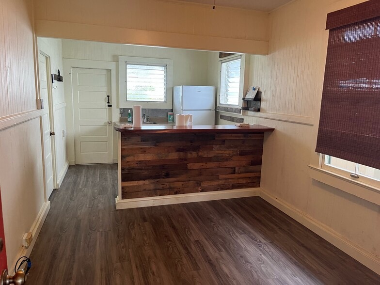 Building Photo - 169 Panaewa St