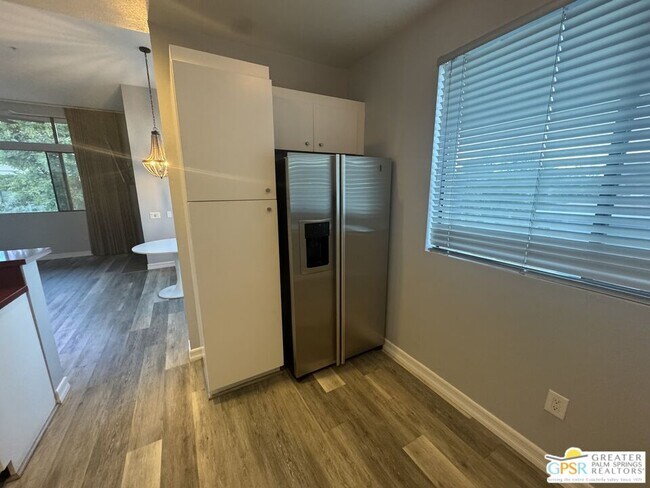 Building Photo - 810 E Palm Canyon Dr