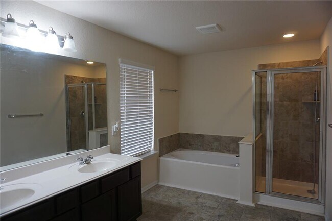 Building Photo - 10615 Chestnut Path Way