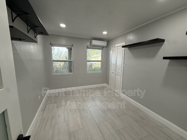 Building Photo - Neptune Drive - 1154 A