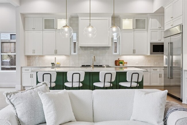 Building Photo - 3845 Van Ness Ln