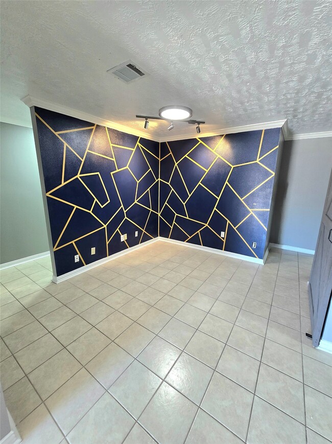 Building Photo - 616 Shaver St