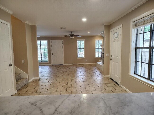 Building Photo - 2823 Whitman Dr