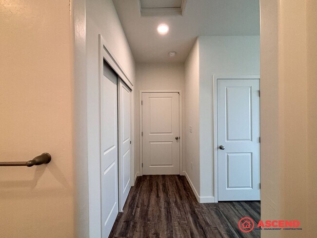 Building Photo - 6012 Curvy Hills Dr