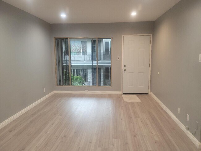 Building Photo - 4026 Stevely Ave