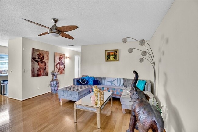 Building Photo - 2 Vis Gdns Trl