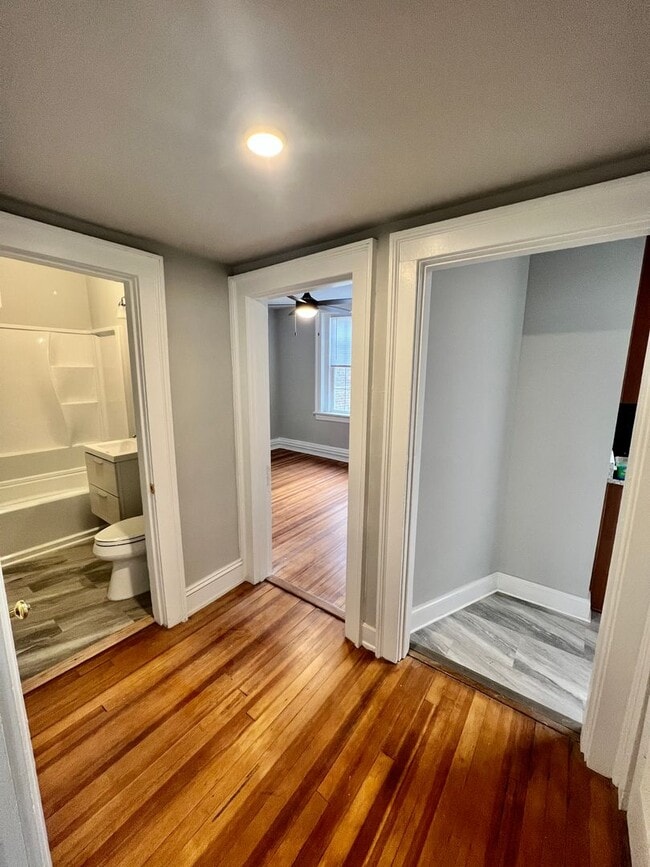 Building Photo - 402 N Sheppard St