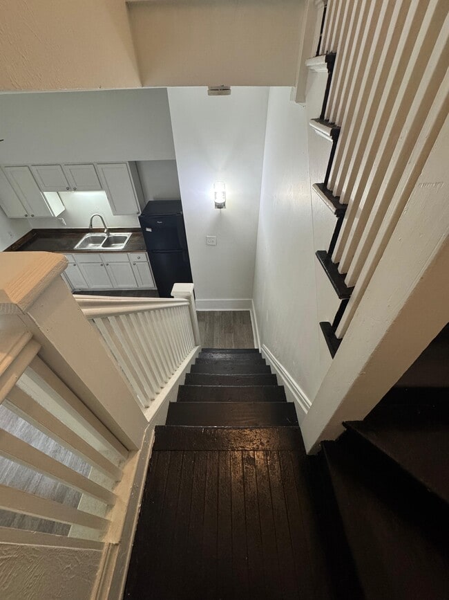 Building Photo - 728 W Colfax Ave