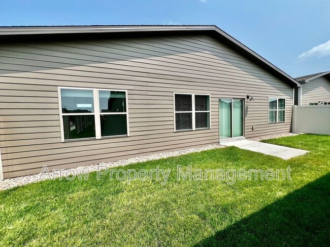 Building Photo - 1215 Claude Rd