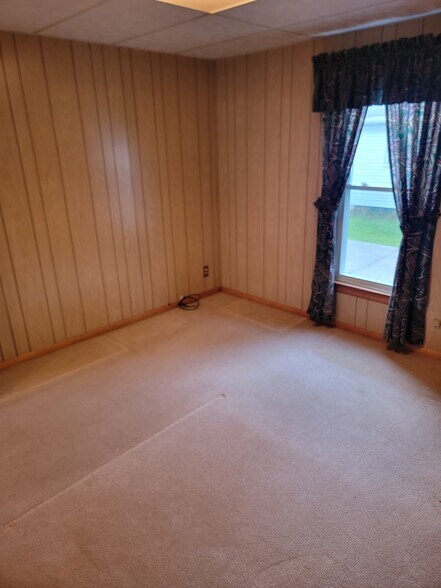 Bedroom - 810 S Kalamazoo Ave