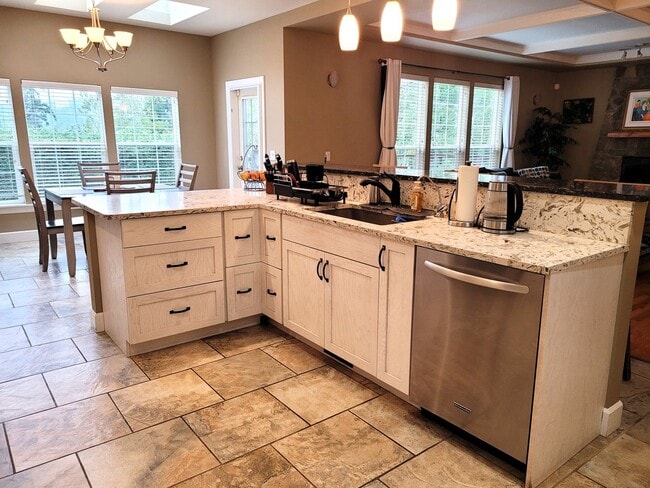 Building Photo - Beautiful Home in Desirable Geneva Neighborhood - 2700 sqft