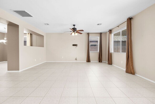Building Photo - 4 Bedroom Home with Community Pool in Vail...