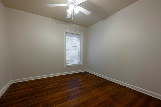 Building Photo - Sunny Spacious 3 Bedroom 1 Bathroom