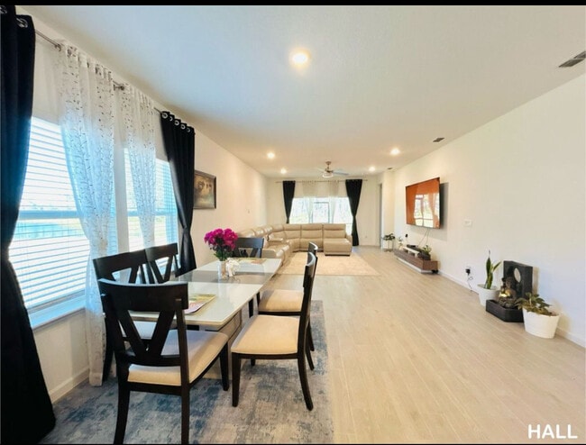 Building Photo - 35 White Rabbit Run