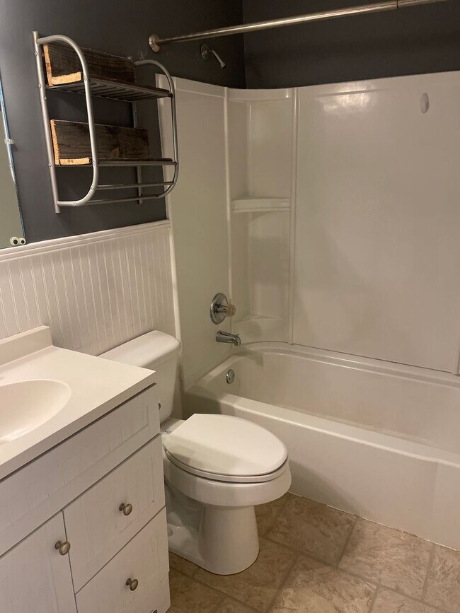 Building Photo - 1400 Vestal Rd