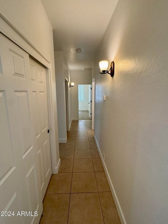 Building Photo - 1649 E Tradewind Ct