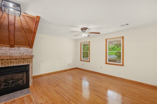 Building Photo - 505 4th