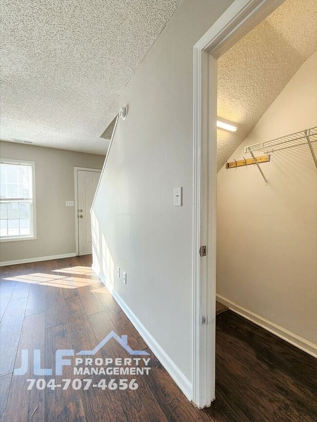 Building Photo - Full Brick Townhouse in Highly Desirable C...