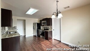 Building Photo - 8018 Chestnut Gate Dr