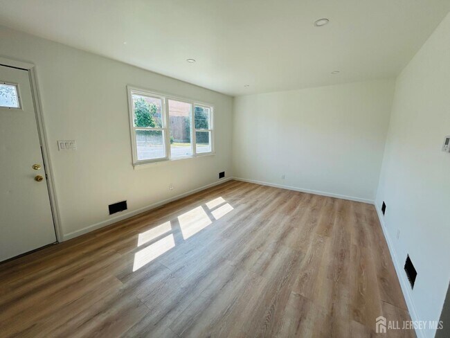 Building Photo - 18 Millstone Rd