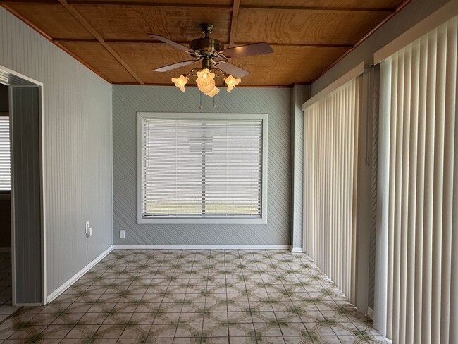 Building Photo - East Orlando Pool Home