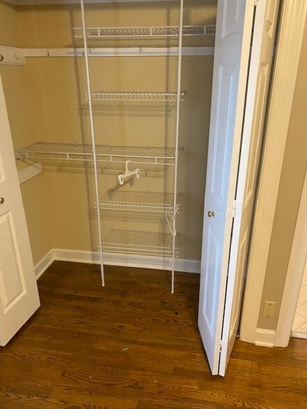 Building Photo - 4202 W End Ave