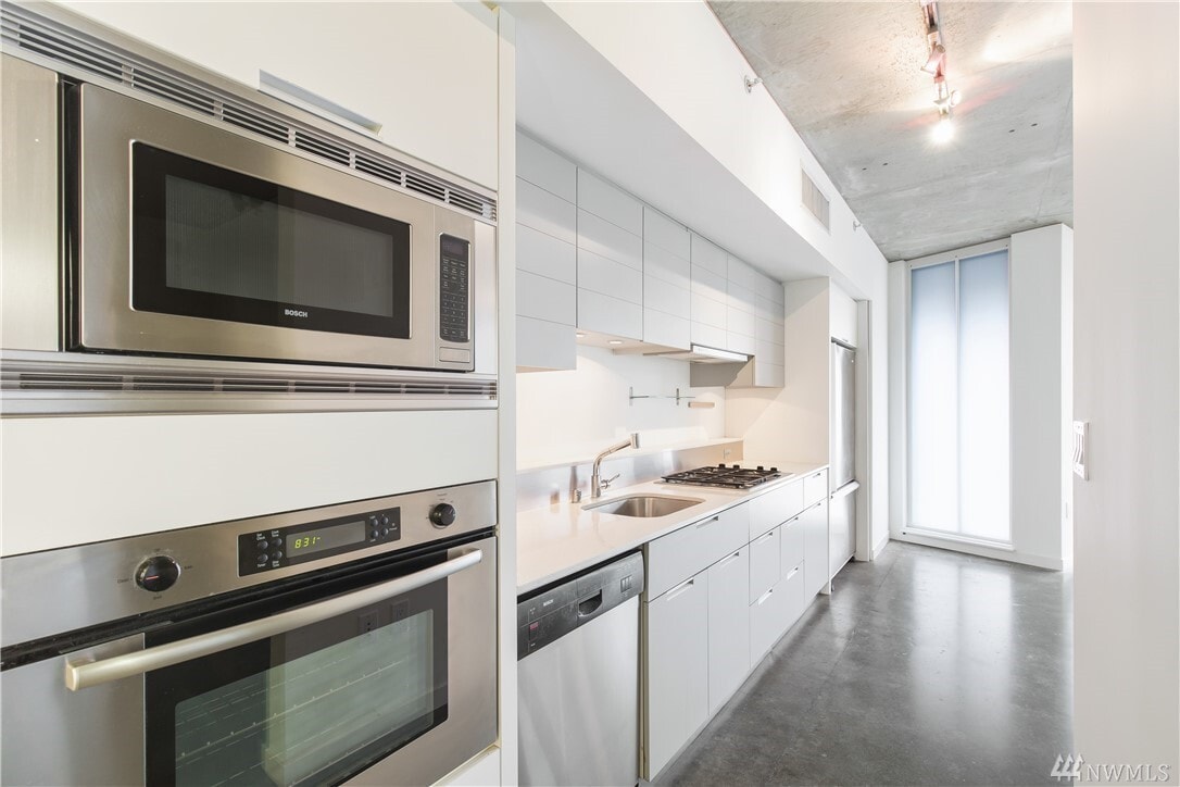 Kitchen - 501 Roy St