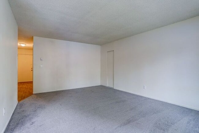 Building Photo - Remodeled 1 bedroom 1 bath