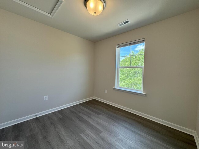 Building Photo - 45714 N Maxine Wy