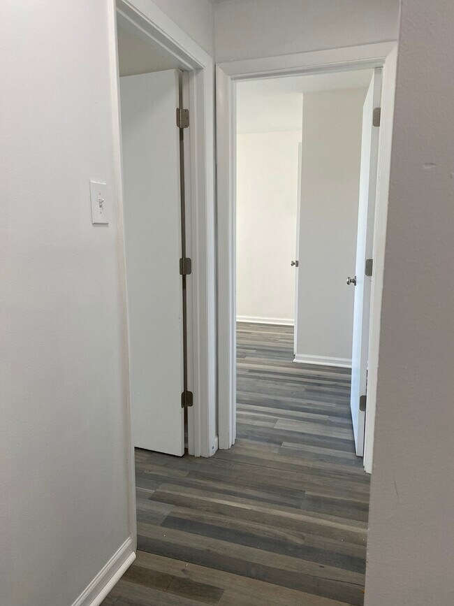 Building Photo - 6030 N Sheridan Rd