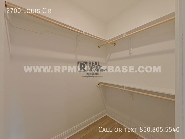 Building Photo - 2700 Louis Cir