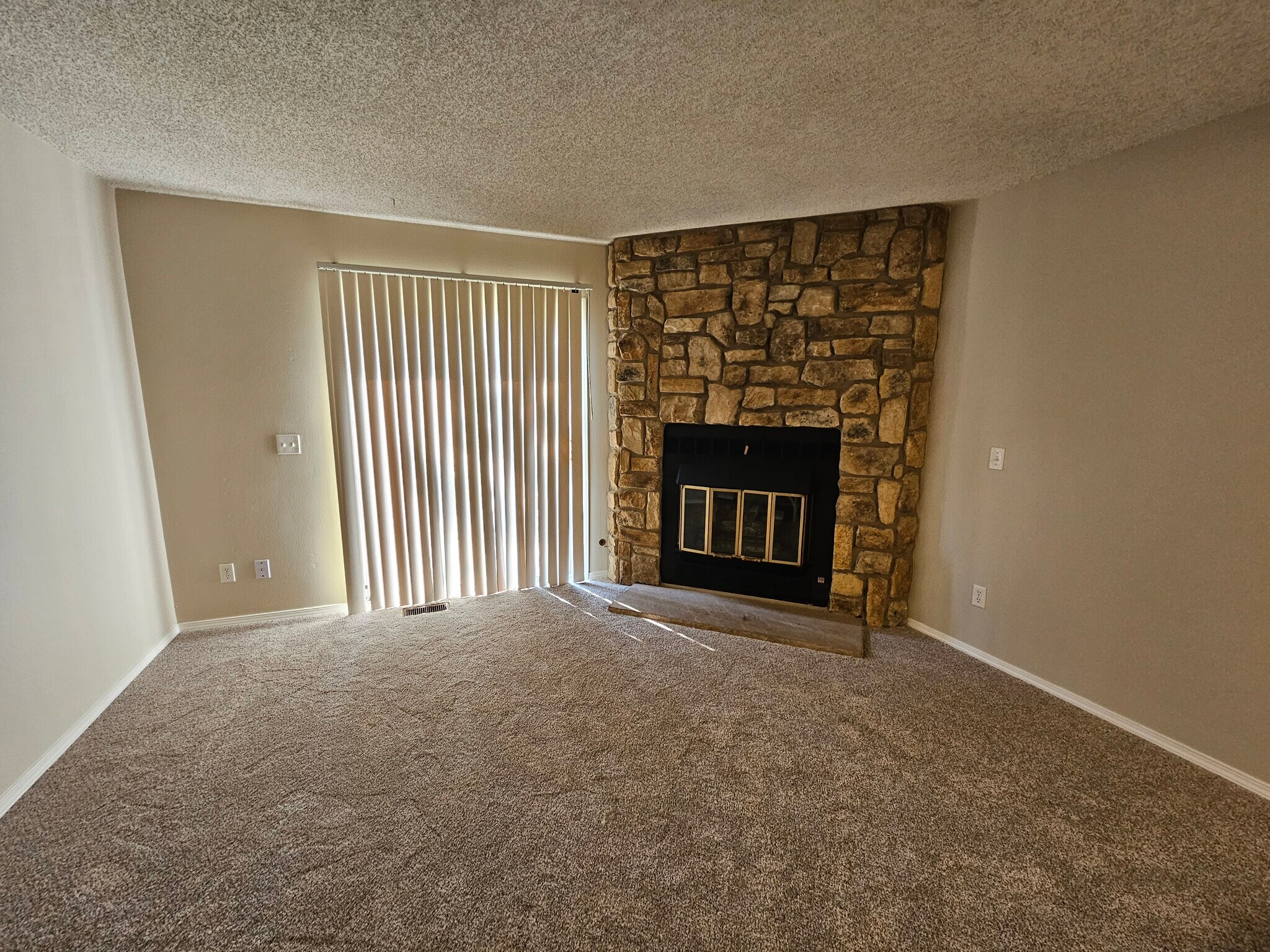 Building Photo - 3509 Queen Anne Way