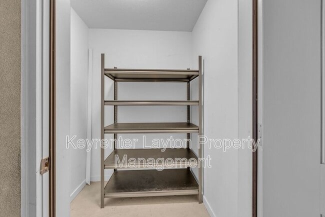 Building Photo - 905 S Main St