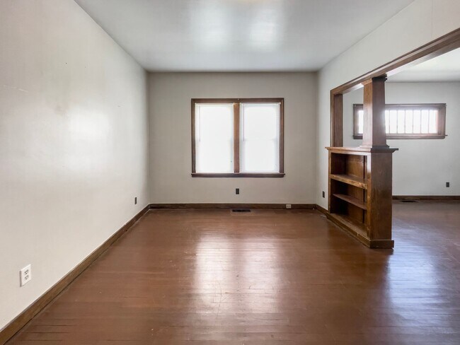 Building Photo - 225 S College Ave