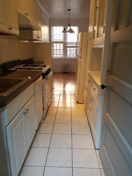 Primary Photo - 1639 W Touhy Ave