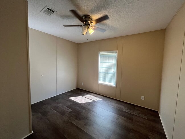 Building Photo - Country Living at it's finest! 4 Bedroom, ...