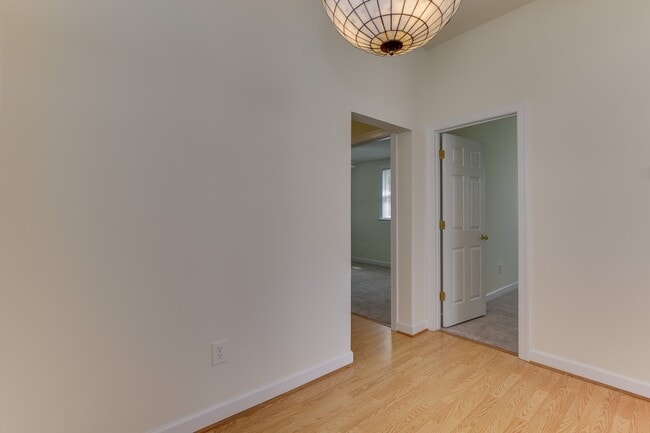 Building Photo - 955 Poquoson Ave
