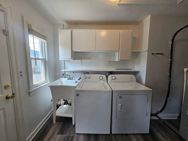Building Photo - 610 Wildwood Ave