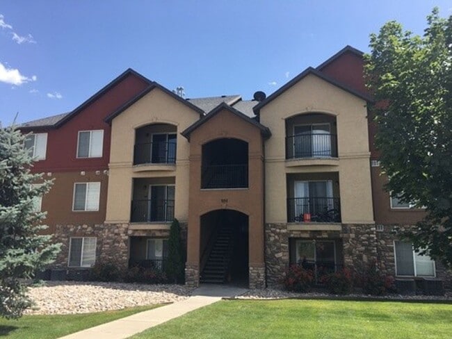 Building Photo - Stunning 3 bed 2 bath Condo in Pleasant Grove