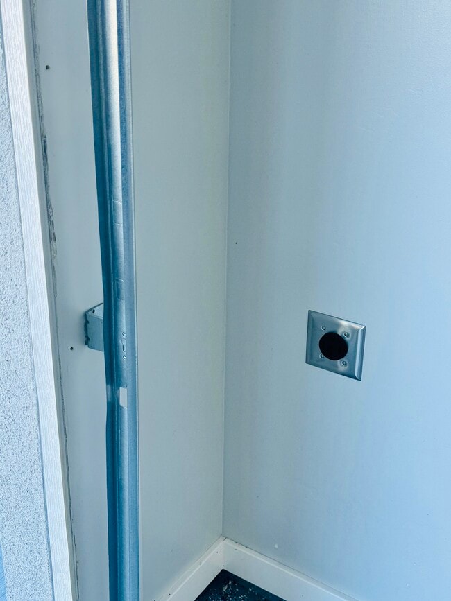 electric car charge station ready - 4358 Capistrano Ave